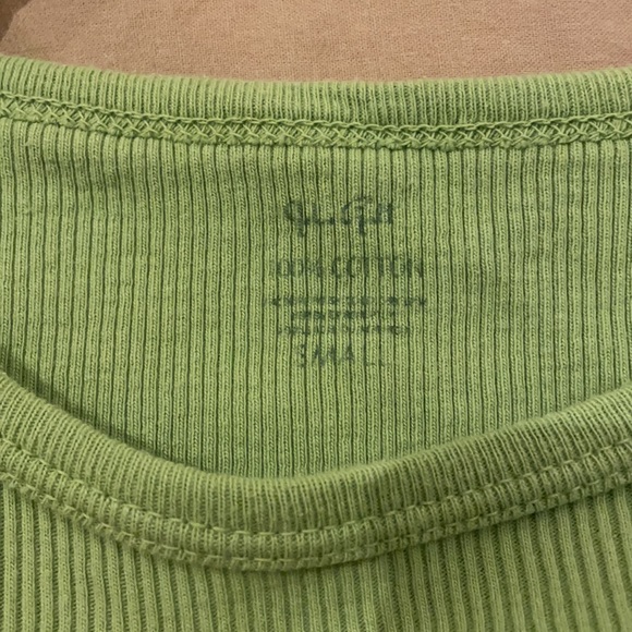 Brandy Melville green cropped tee - Picture 2 of 3